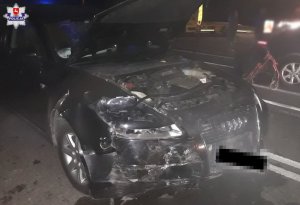 uszkodzone w zdarzeniu auto marki audi