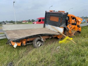 uszkodzony pojazd służby drogowej