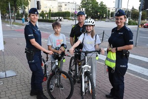 policjantki i rowerzysta
