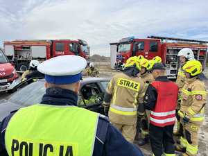 policjanci na ćwiczeniach