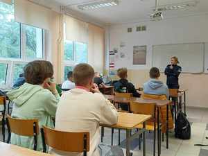 spotkanie policjantów z młodzieżą