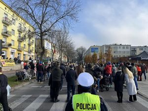 policjanci zabezpieczają biegi