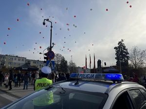 policjanci zabezpieczają biegi