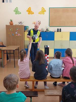 spotkanie uczniów z policjantami
