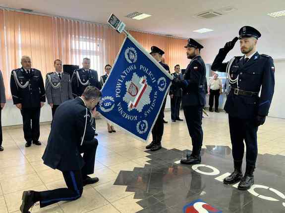 uroczysta zbiórka na sali konferencyjnej