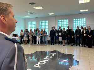 uroczysta zbiórka na sali konferencyjnej