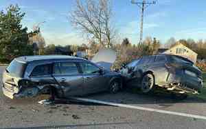 miejsce zdarzenia i uszkodzone pojazdy