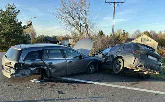 miejsce zdarzenia i uszkodzone pojazdy
