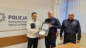 Komendanci składający podziękowania