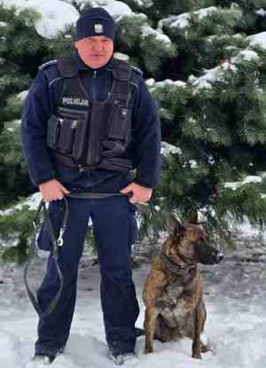 pies policyjny z przewodnikiem