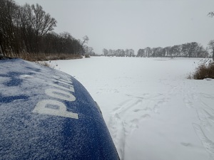 zamarznięty zbiornik wodny