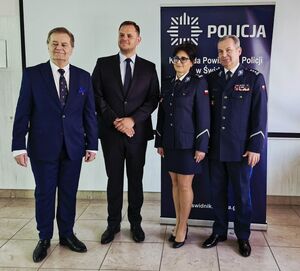 p.o. Komendanta Powiatowego Policji w Świdniku wraz z Pierwszym Zastępcą Komendanta Wojewódzkiego Policji w Lublinie oraz władze samorządowe