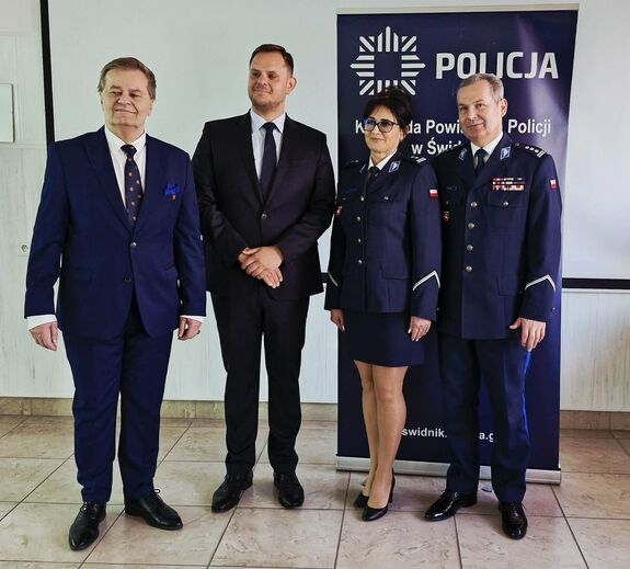p.o. Komendanta Powiatowego Policji w Świdniku wraz z Pierwszym Zastępcą Komendanta Wojewódzkiego Policji w Lublinie oraz władze samorządowe