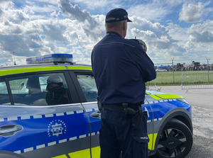 policjanci na stoisku