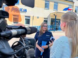policjantka udzielająca wywiadu
