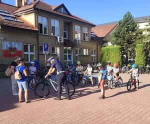 spotkanie rowerzystów z policjantami